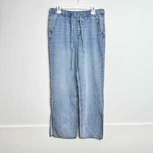 NWOT - RELAXED WIDE LEG JEAN
